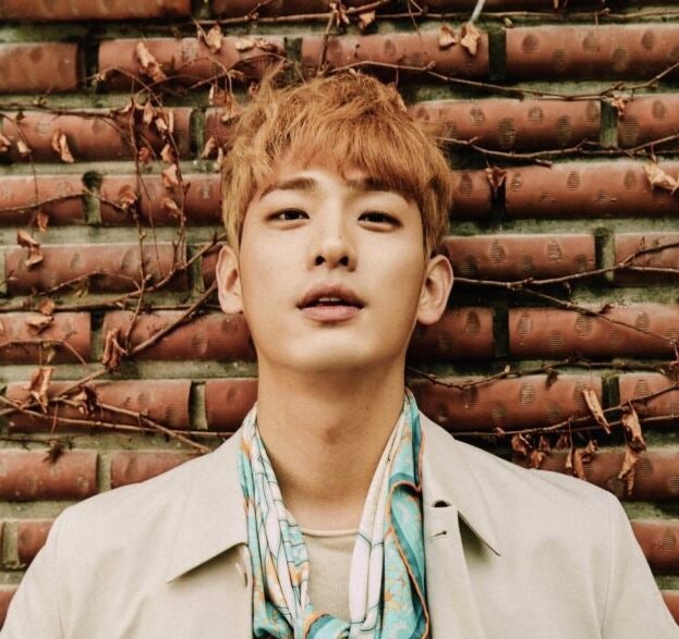 윤박 아내 김수빈 모델 아버지 윤정보 직업 어머니 동생 나이 키 혈액형 학력 고향 부모님 이....