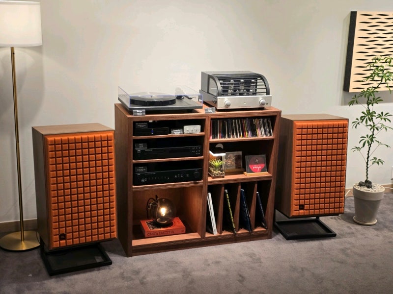 레트로 디자인, 깊은 사운드 – JBL L100 Classic MK2 소리샵 청담 매장 전시
