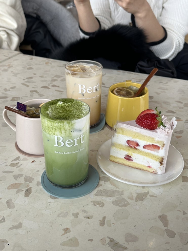  담양 대형카페 벽돌 포토존 버트 Bert