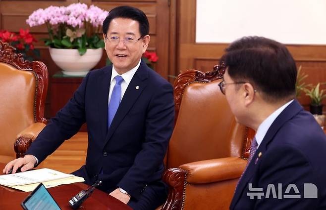 <b>김영록</b> 전남지사, 조기 <b>대선 출마</b> 공식화…호남 정치 복원과... 
