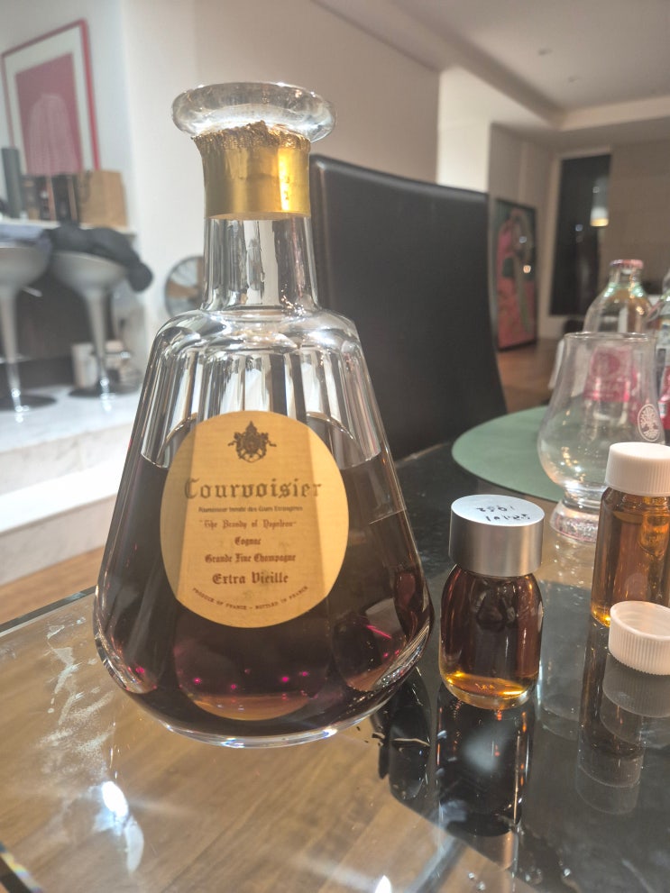 꾸브와제 엑스트라 바라카 디켄터 리뷰 (courvoisier extra dieille baccarat)