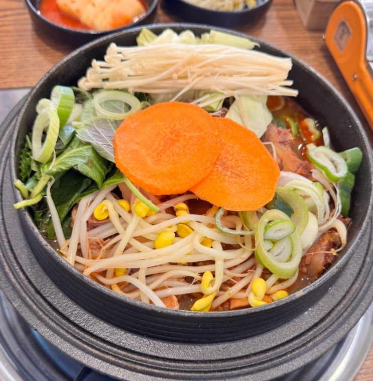  광주 지산동 조대맛집 뼈솥 감자탕과 곱창철판볶음의만남