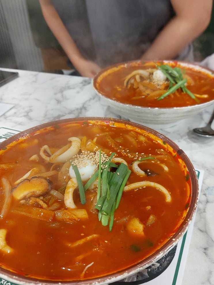  [강릉교동짬뽕] 107짬뽕 :: 진한 불맛의 현지인 짬뽕 맛집! 자가제면에 밥 무한리필까지
