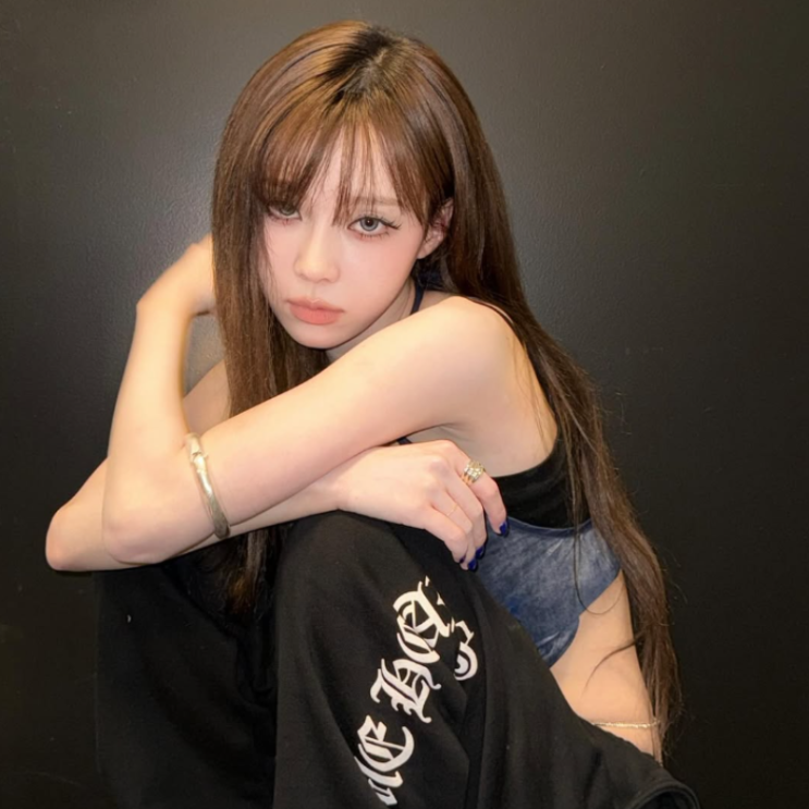  윈터 스트릿 페미닌룩 y2k 스타일 패션 크롬하츠 바지 탑
