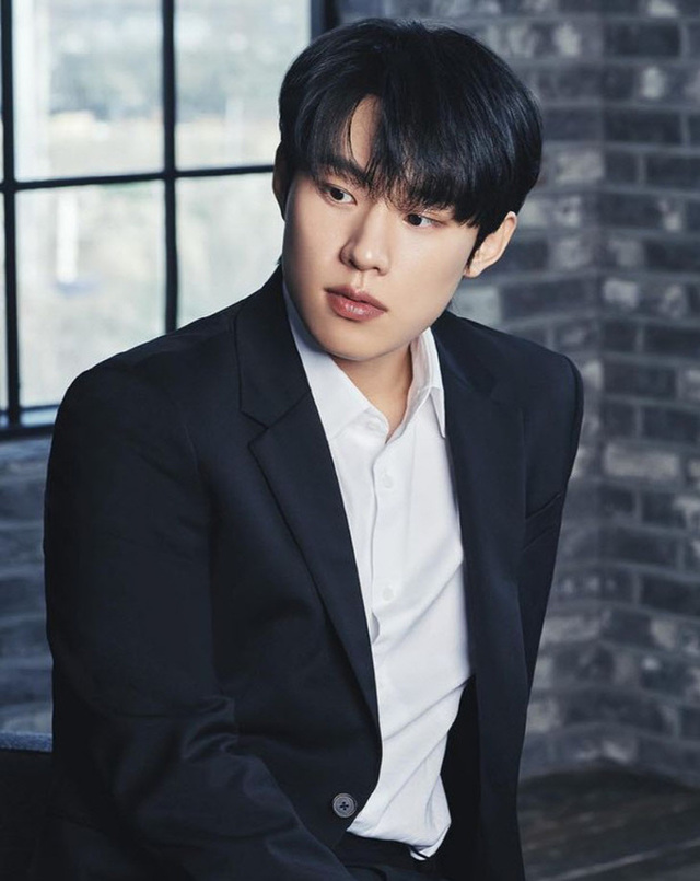 <b>김성철</b>, <b>걸그룹 성희롱</b> 게시물 <b>투표</b> 사과…“부주의한 행동... 