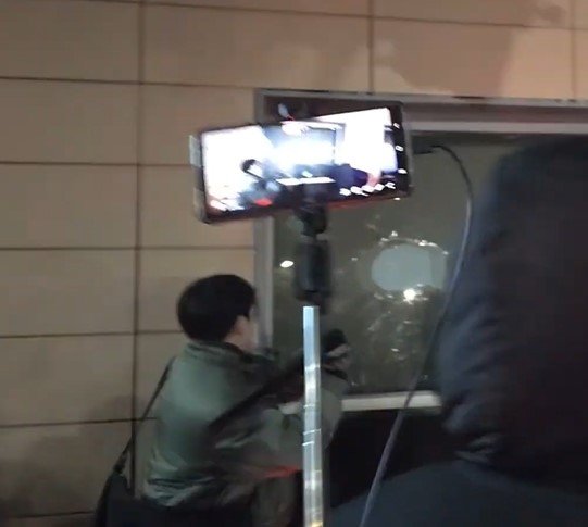 <b>서부지법</b> 난동 '<b>녹색점퍼남</b>' <b>체포</b>…"언론사 기자 아냐"