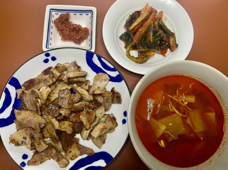  매콤한 콩나물 무국으로 따뜻한 한 끼
