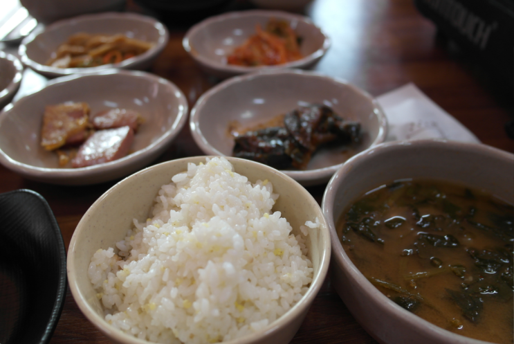  아침 식사의 중요성: 아침을 건너뛰지 말아야할 이유와 아침 식사 대용 과일 레시피