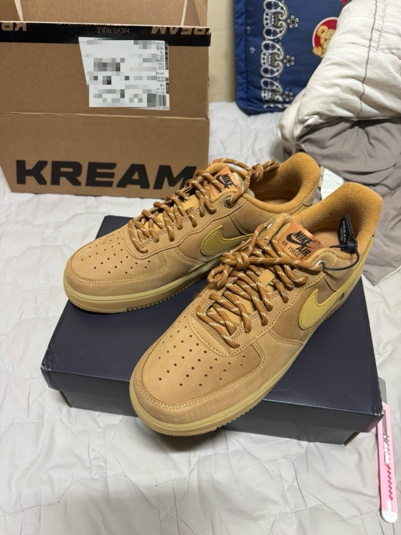 남녀 누구나 잘 어울리는 나이키 된장포스 (Nike Air Force 1 '07 WB Flax) 사이즈 추천