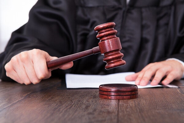 무면허 의료행위 및 보험사기 조직에 중형 선고 무면허 의료행위 및 보험사기 조직에 중형 선고