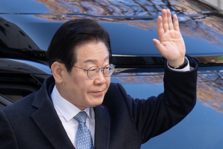 <b>이재명</b>, <b>위헌법률심판</b> 제청 신청...법원이 받아들이면 재판... 