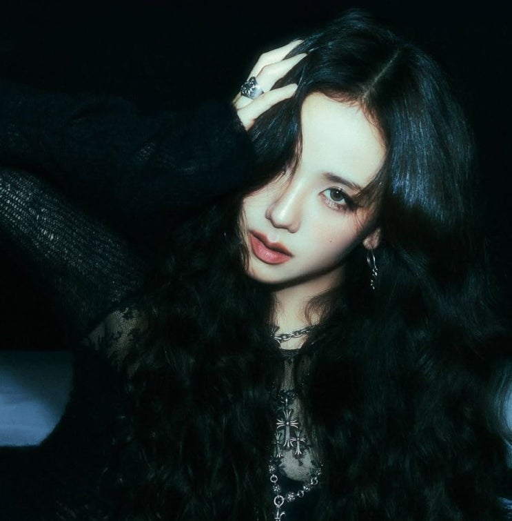 난리난️ <b>지수</b>의 솔로... + 앨범 <b>트랙리스트</b> 공개️