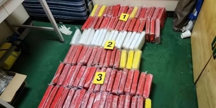 '<b>코카인</b> 100' 부산 <b>밀반입</b>한 조직원 6명 검거...330만명... 