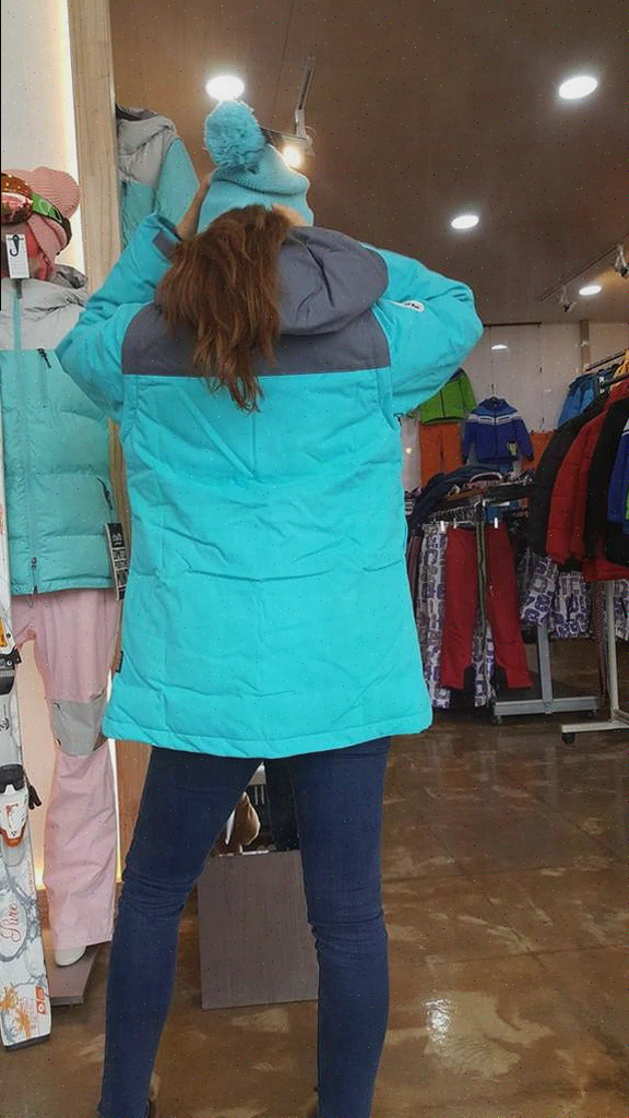  비발디파크 렌탈샵, 최신 의류로 친구들과의 스노보드 타기!