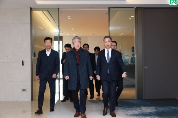 농협중앙<b>회장</b>, NH투자증권 방문... 올해 첫 계열사 <b>현장경영</b>