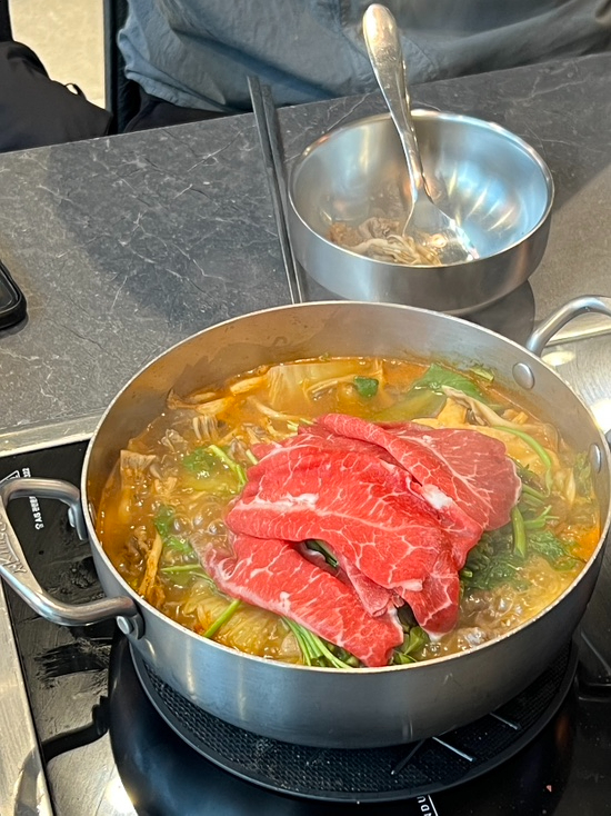 이맛은 놓칠수 없다! 서울숲 맛집 "최가네샤브버섯칼국수 성수점" 볶음밥 꼭 드세요 !