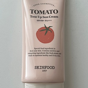 스킨푸드 토마토 선크림 / 싸이닉 엔조이 슈퍼 마일드 선에센스 선크림 / 프리마크 블루 캡슐....