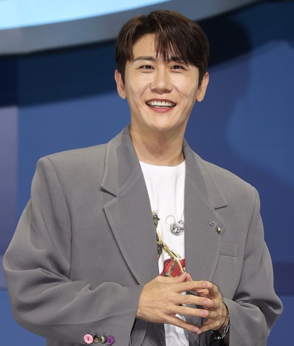 가수 <b>영탁 음원사재기</b> 무혐의 전 소속사 이재규 대표 8개월... 