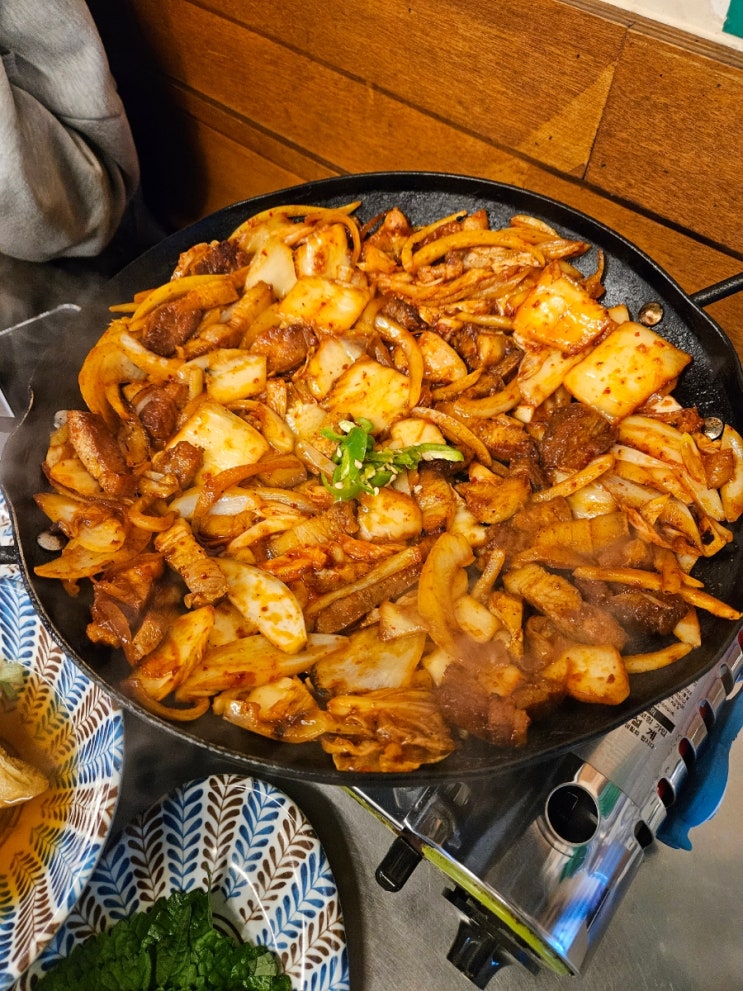  정통집 부천현대점 돼지김치구이 전문식당 다녀왔어요.