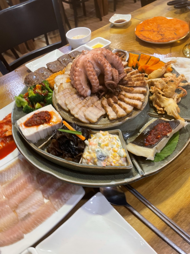  계양구청맛집 보쌈과 문어를 한 자리에서 만나다 다온황제해물문어보쌈 계양점