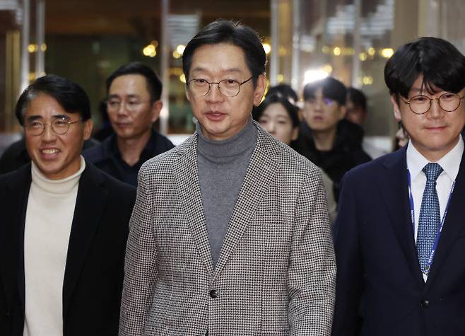 <b>김경수</b> 전 지사, 민주당에 <b>복당</b> 신청? 수박당에가서 힘내 뭐하러... 