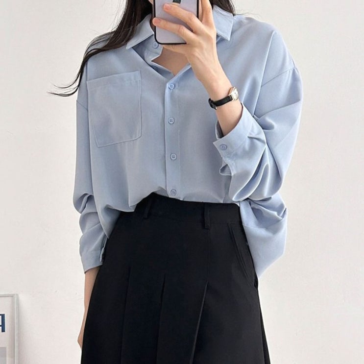  간절기 필수 아이템: 루즈핏 베이직 셔츠로 완성하는 여성 데일리 룩
