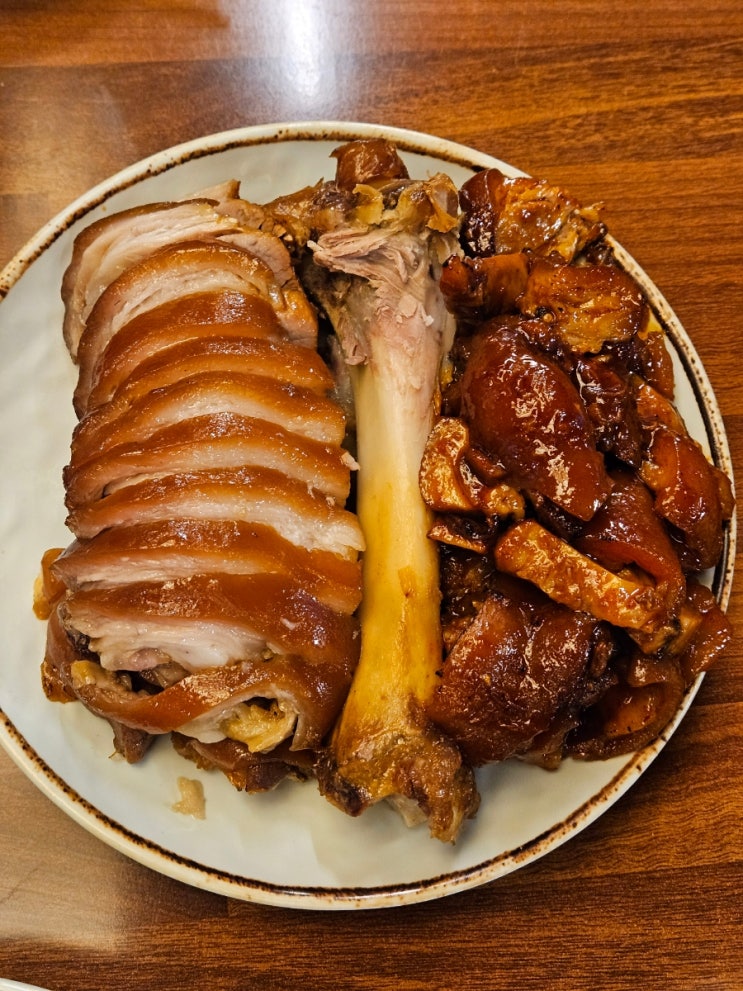 강남구청역 맛집 3대째 내려오는 팔당족발 김치수제비 막국수
