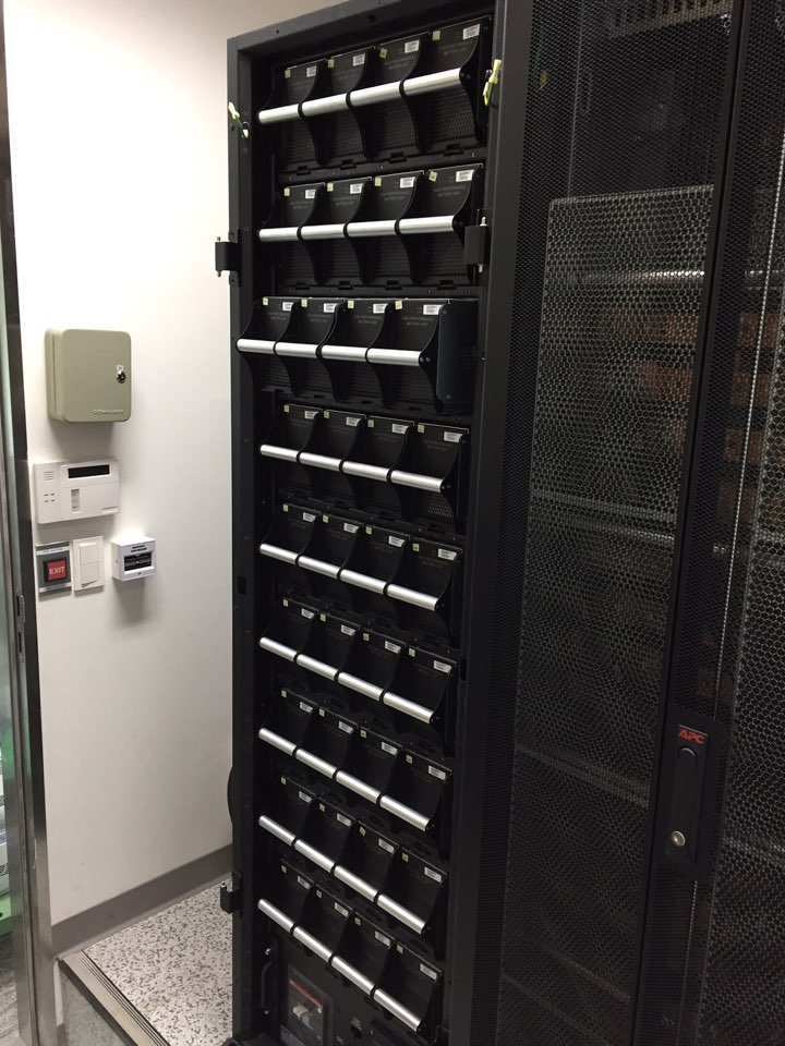  전산실 UPS 배터리 교체 APC UPS Schneider Battery Module