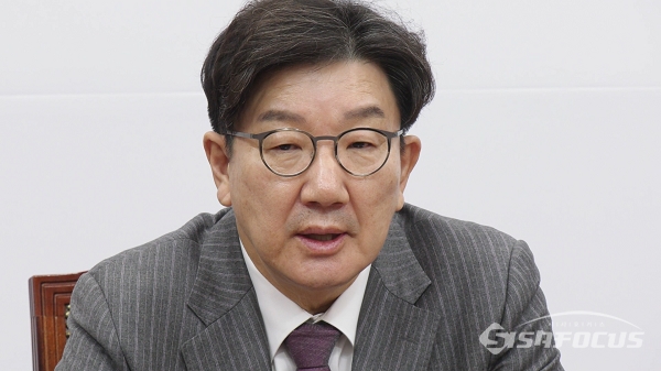 <b>권성동</b>, <b>한덕수 탄핵</b>사유 ‘내란죄 삭제’에 “민주당... 