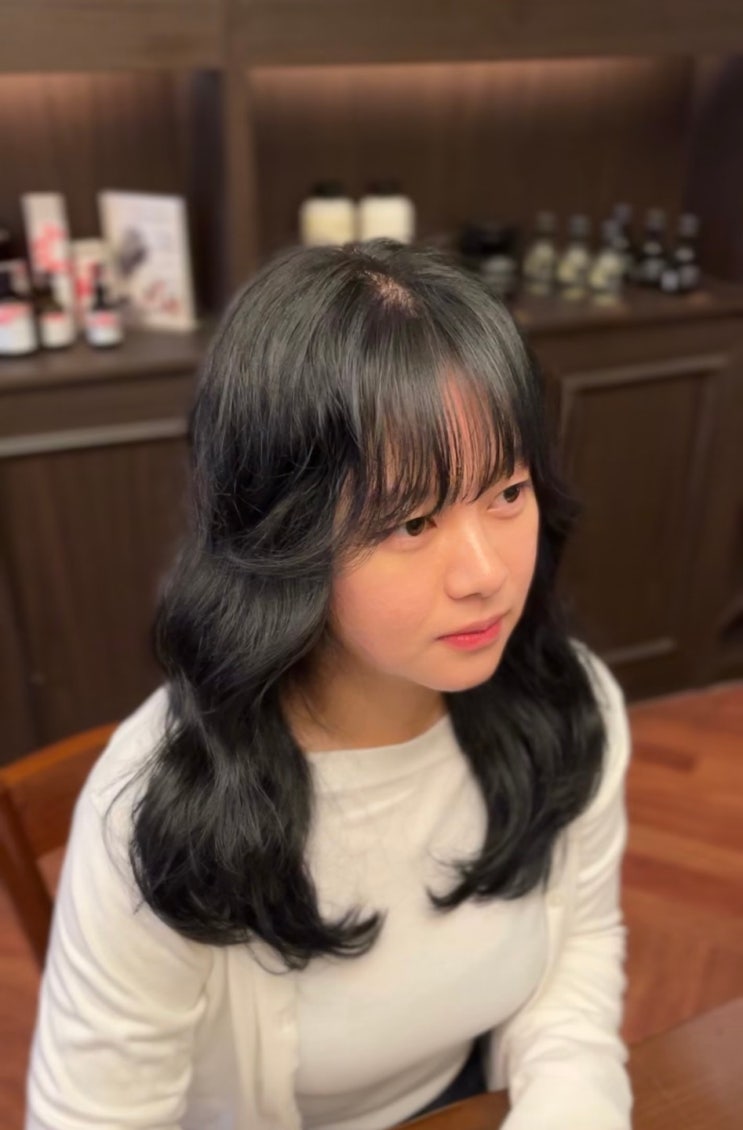 블랙핑크 지수의 새로운 위례 헤어샵 물결펌은?