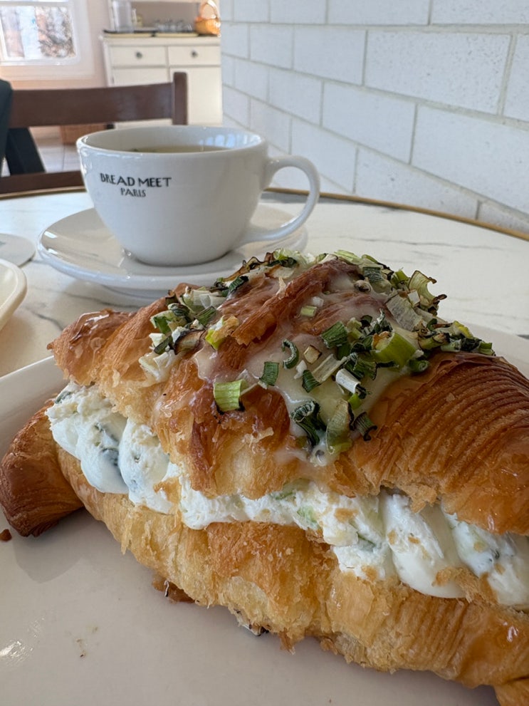  부산영도카페 브레드밋파리:) 대파크림치즈 크로아상 맛집