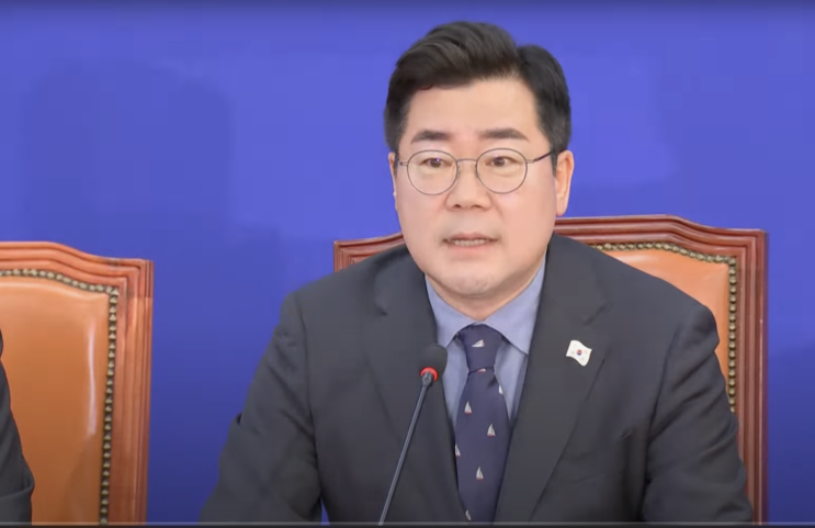 <b>민주당</b>, <b>윤</b> 대통령 탄핵심판 증언에 강력 비판 및 특검 추진... 