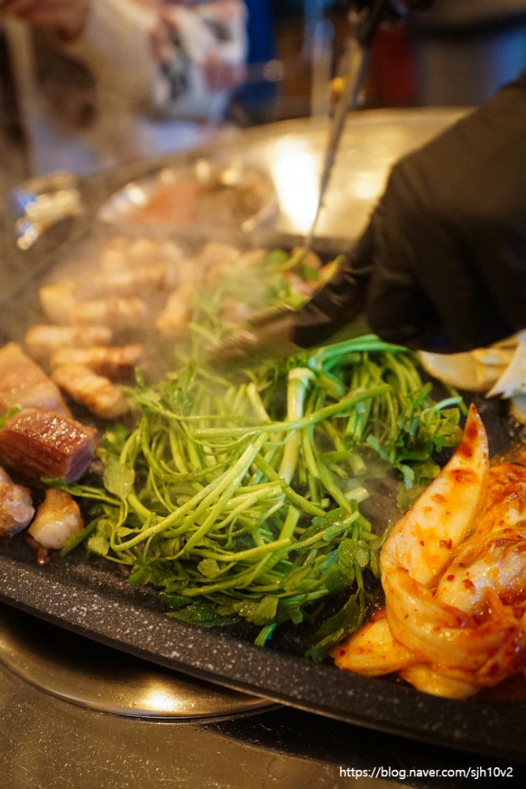  홍대 구워주는 고깃집 김숙성 숙성고기 맛집 홍대점