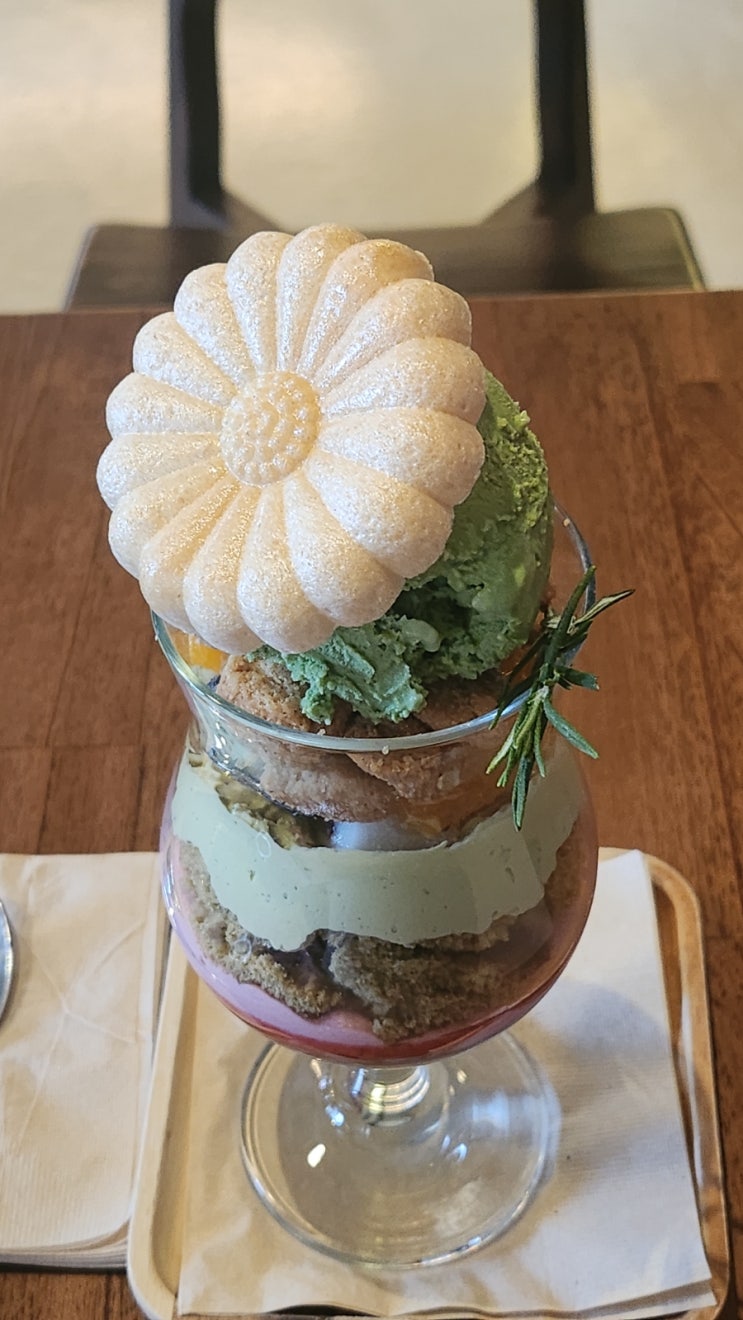  대구 수성구 두산동 파르페맛집 목련양과
