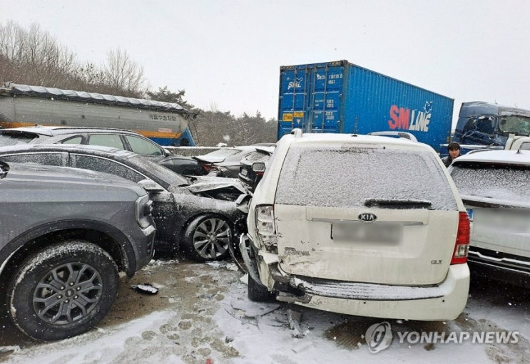 고창 서해안 6중, 남원 <b>순천완주고속도로</b> 30여대 <b>추돌사고</b>