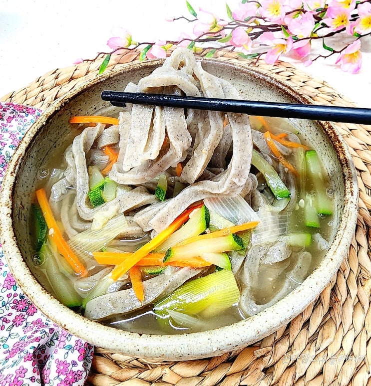  손 칼국수 만드는 법 수제비반죽 칼국수반죽 만들기 양념장 레시피