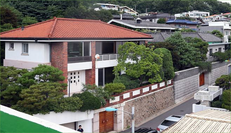 사망으로 미납 추징금 소멸"…<b>연희동 자택</b> 소유권 이전 <b>소송</b> 각하