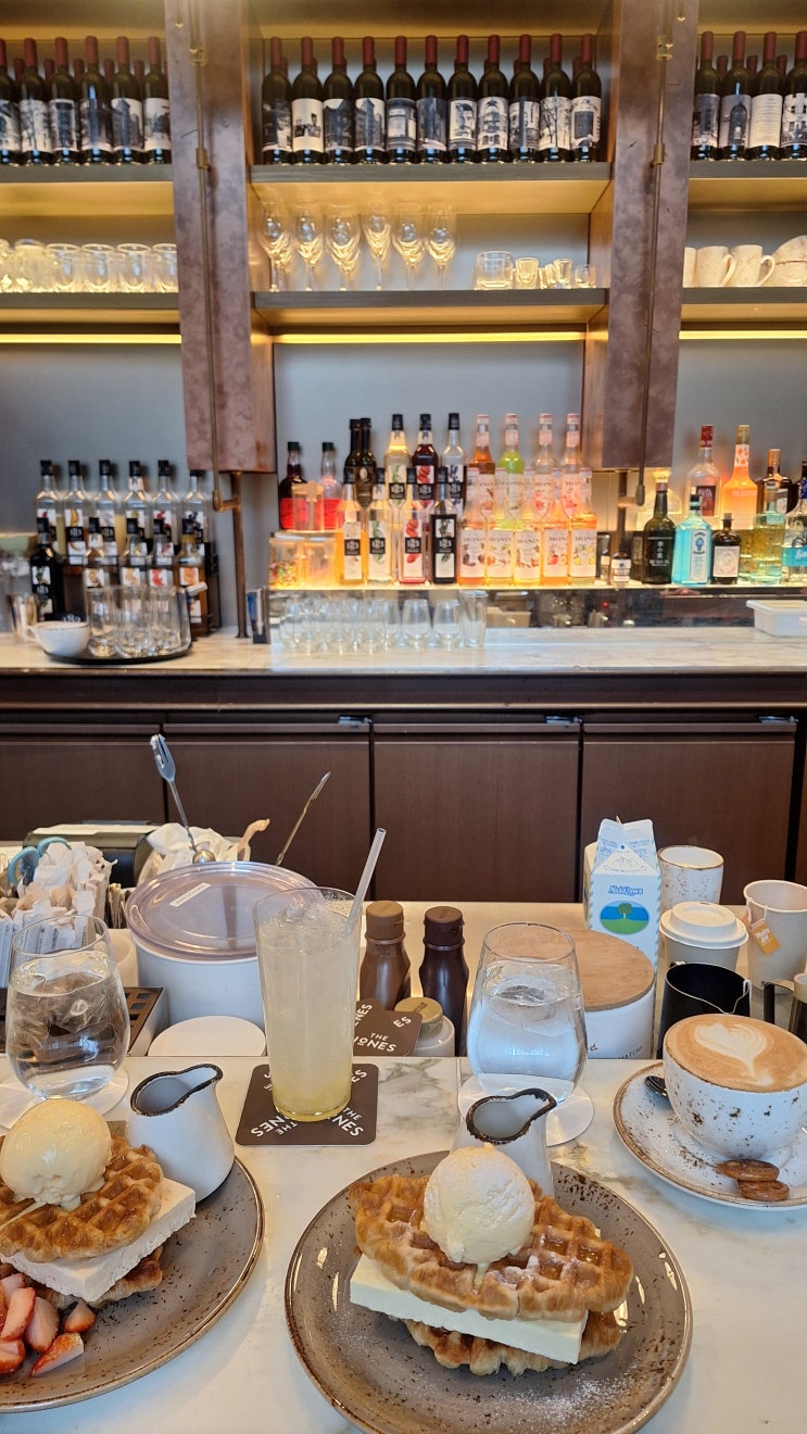  신쥬쿠 와플 맛집 The Jones Cafe Bar