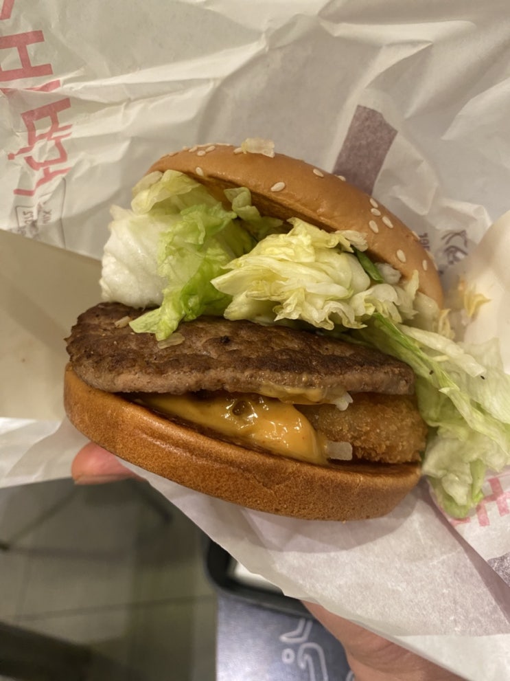 맥도날드신메뉴 투움바 맥스파이시상하이투움바 슈비투움바 맥도날드꿀팁 맥도날드해피스낵 토마토치즈비프버거 더블쿼터파운더치즈 키 포토카드 슈비버거 슈비버거투움바 베이컨토마토디럭스 베토디