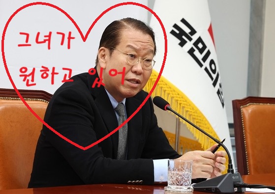 비판 적절치 않아"/<b>권성동</b> "<b>이재명</b> '우클릭'은 핵심 뺀 국민 기만극"