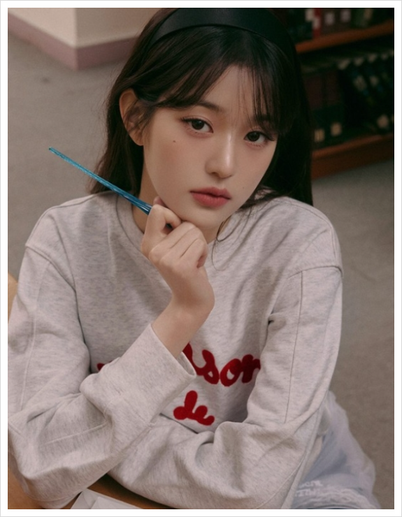 <b>장원영</b>, '<b>캠퍼스</b> 여신'으로 완성한 새내기 개강룩!