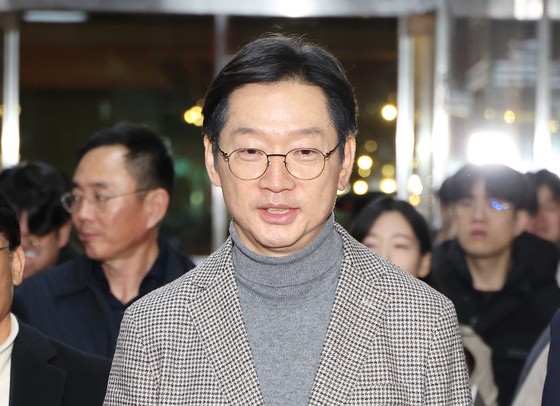 <b>김경수</b>, <b>민주당 복당</b> "정권교체 위해 헌신"…조기대선 나서나?