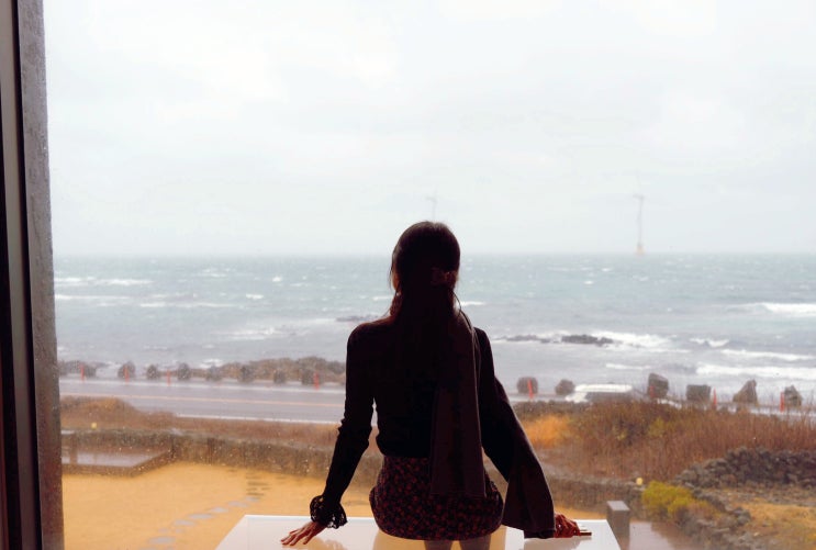  제주 서쪽 카페 한림 가볼만한곳 신창풍차해안도로 뷰포인트 클랭블루