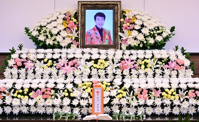 故 <b>송대관</b> ... 향년 78세  → 연예계 애도 물결 ( 태진아.<b>조혜련</b>.... 