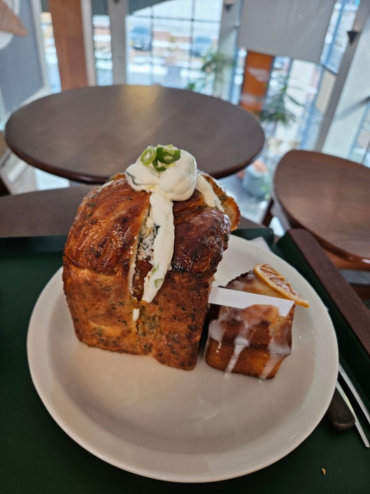  안산 근교 화성  베이커리 대형카페 맛집  ufo304 내돈내산 후기