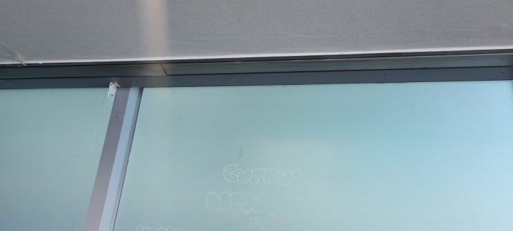  사무실 블라인드 와이어 액자 설치