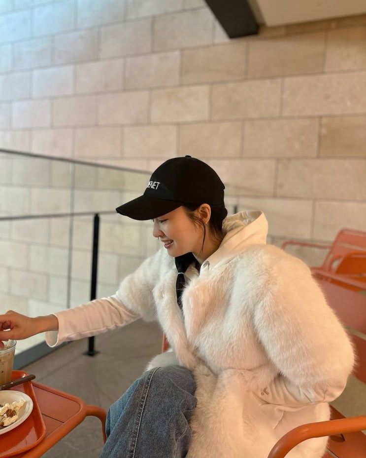  런닝화로 나왔지만 여성 데일리슈즈로 더 사랑받는 나이키 줌보메로 여자 운동화 예쁘네! ft. 류이서