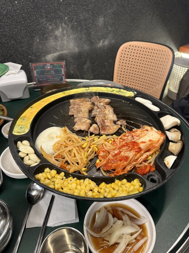  [수원/행궁동] 행궁동 삼겹살_비주얼 죽이는 국내산 1등급 암퇘지 삼겹살과 목살 먹기