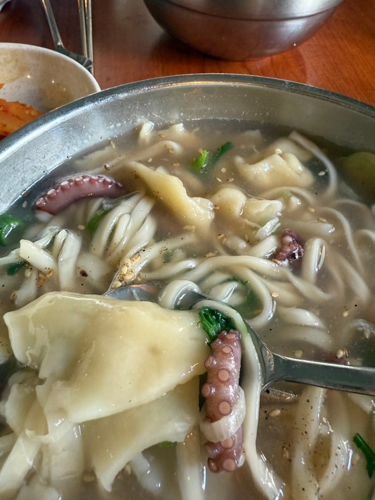  종로 인사동 수제비 맛집 "얼큰한 조벡이 수제비" 특별하지 않아 더 생각나는 맛집