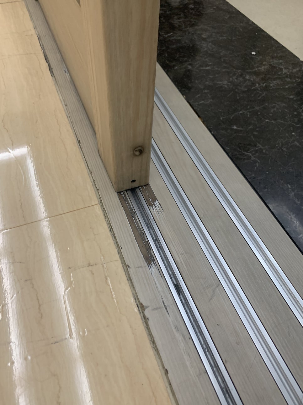 3연동중문수리 중문바퀴 교체 전문업체